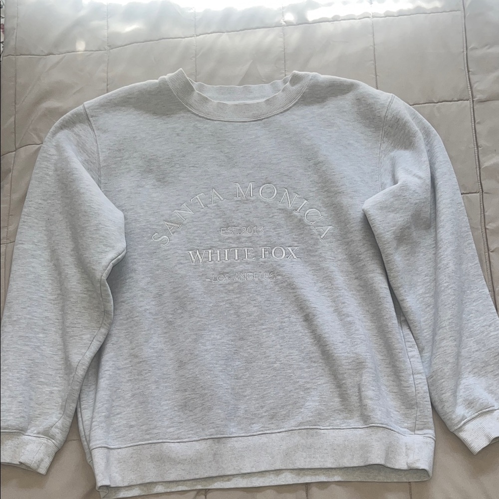White Fox Boutique Crew Neck Santa Monica' Heather Light Gray Sweatshirt Small